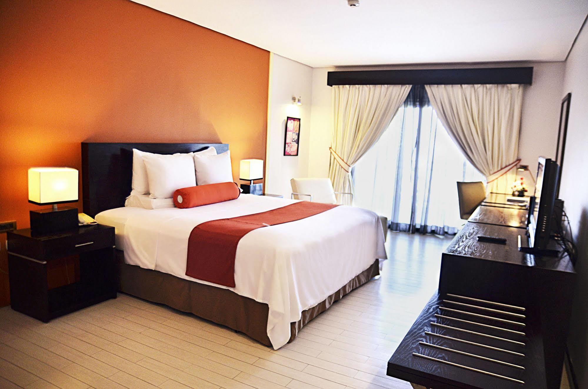 ทันเดอร์เบิร์ด รีสอร์ท - โพโีร พอยท์ San Fernando City  ภายนอก รูปภาพ